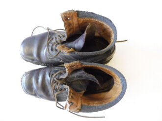 Luftwaffe, Paar Bergschuhe mit blauem Filzrand, dunkelbraune Kammerstücke. Sohlenlänge 30cm