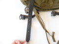 A-Rahmen Wehrmacht mit Tasche. Variante hergestellt aus nicht mehr benötigten Tragehilfen für die frühen Feldblusen. Getragener, ungereinigter Satz