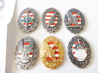 Ungarn um 1991, Sammlung von 6 Militärschul- und Akademieabzeichen