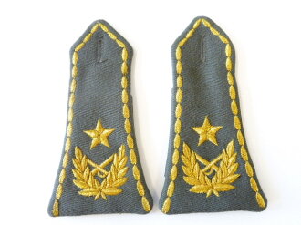 Jugoslawische Volksarmee, Paar Schulterstücke zum Schlaufen für einen General