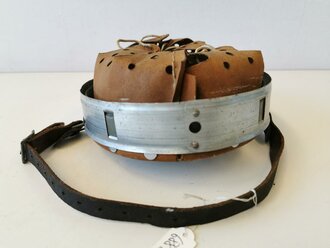 Stahlhelm Innenfutter Wehrmacht Grösse 64 mit Kinnriemen datiert 1940. Getragenes Set