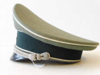 Schirmmütze für einen Offizier der Infanterie. Eigentumstück in sehr gutem Zustand, Hersteller EREL Sonderklasse mit belüfteter Kokarde. Kopfgrösse 54/55