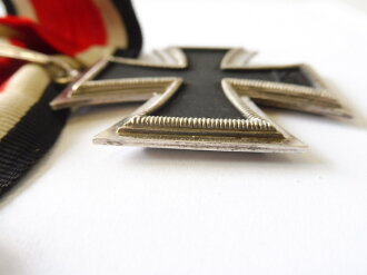 Ritterkreuz des Eisernen Kreuzes 1939, Fertigung der Firma Klein & Quenzer Oberstein, wohl ungetragenes Stück in sehr gutem Zustand. Der Name des beliehenen wird dem Käufer mitgeteilt
