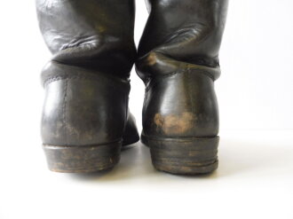 Reichswehr / frühe Wehrmacht, Paar Stiefel für Mannschaften mit Seitennaht. Sohlenlänge 29,5cm. Nach dem Krieg neu besohlt, der Absatz des linken Schuh fehlt