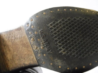 Reichswehr / frühe Wehrmacht, Paar Stiefel für Mannschaften mit Seitennaht. Sohlenlänge 29,5cm. Nach dem Krieg neu besohlt, der Absatz des linken Schuh fehlt