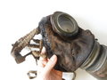 1. Weltkrieg, Gasmaske mit Filter. Das Leder der Maske weich, der Filter original lackiert und datiert 1918. Guter Zustand