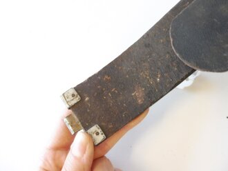 Koppelriemen aus Ersatzmaterial aus der Zeit des 2. Weltkrieg, markiert "DRP", Gesamtlänge 103cm