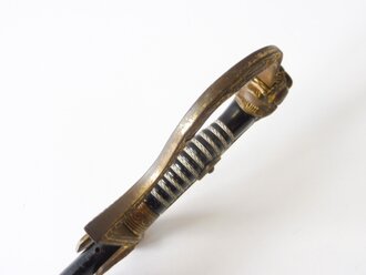 Heer, Säbel für Offiziere, Hersteller Eickhorn Solingen, Modell 1734 "Zieten". Leicht angeschliffene Klinge, Scheide original lackiert