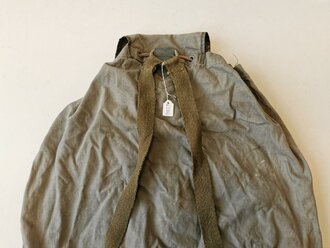 Rucksack zusammengebaut aus resten von Produktionsmaterial für die Wehrmacht, Nachkriegsprodukt " Schwerter zu Pflugscharen"