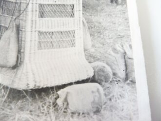 Sandsack für einen Fesselballon der Artillerie Aufklärer der Wehrmacht . Sehr guter Zustand, datiert 1943. Dazu ein Pressefoto aus der Zeit einen solchen Ballonkorb zeigend