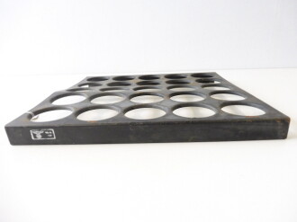 Metalleinsatz für Zünder der Wehrmacht. Originallack, Maße 32,5 x 32