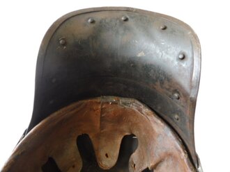 Preußen, feldgrauer Helm für Kürassiere. Auseinandergebaut, gereinigt und nicht optimal wieder zusammengesetzt. Leicht zu verbesserndes Projekt.
