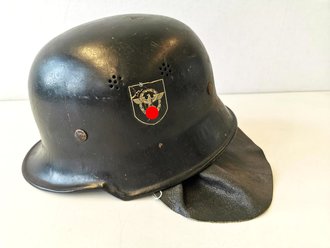 Stahlhelm Feuerwehr III.Reich mit beiden Abzeichen, diese...