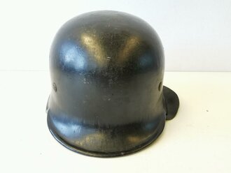 Stahlhelm Feuerwehr III.Reich mit beiden Abzeichen, diese jeweils ca. 90% erhalten