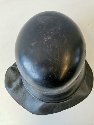 Stahlhelm Feuerwehr III.Reich mit beiden Abzeichen, diese jeweils ca. 90% erhalten