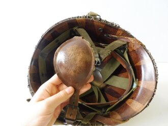 U.S. WWII Airborne helmet, zum Teil aus originalen Teilen zusammengebaut, der Rest REPRO