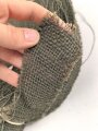 U.S. Tarnmaterial für Stahlhelmnetz. Oliv, Durchmesser der Rolle etwa 35cm. Alter und Herkunft unbekannt