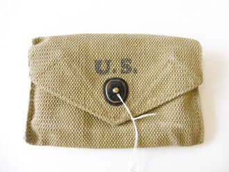 U.S. WWII, Pouch, First aid, M1924 dated 1942, with green Carlisle bandage