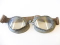 Kradmelderbrille Wehrmacht, zum Teil korrodiert, ungereinigt, Gummi weich, Band elastisch