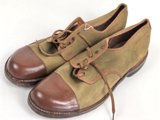 Canadian 1943 dated pair of service shoes, Sole lenght...