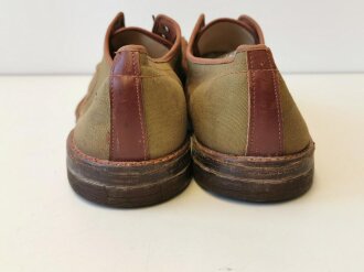 Canadian 1943 dated pair of service shoes, Sole lenght 32,5cm