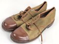 Canadian 1943 dated pair of service shoes, Sole lenght 32,5cm, not a 100% matching pair
