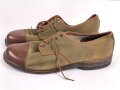 Canadian 1943 dated pair of service shoes, Sole lenght 32,5cm, not a 100% matching pair