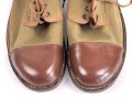 Canadian 1943 dated pair of service shoes, Sole lenght 32,5cm, not a 100% matching pair
