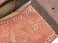 Canadian 1943 dated pair of service shoes, Sole lenght 32,5cm, not a 100% matching pair
