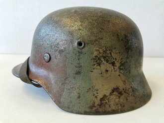 Heer, Stahlhelm Modell 1940 mit originaler Tarnbemalungf....