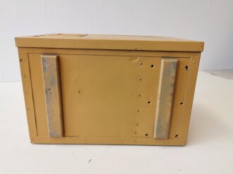 Zubehörtornister zum Tornister Empfänger Berta ( Torn.E.b. ) . Restauriertes Stück, die Inneneinteilung und Kabel sowie der Lack neu.