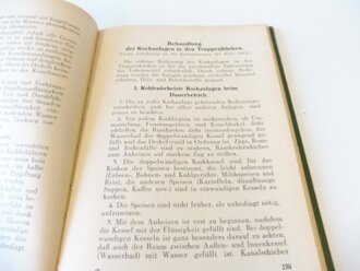 "Der Feldkochunteroffizier" 300 Seiten von 1943, die Seiten teilweise bestempelt