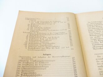 "Der Feldkochunteroffizier" 300 Seiten von 1943, die Seiten teilweise bestempelt