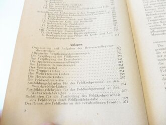 "Der Feldkochunteroffizier" 300 Seiten von 1943, die Seiten teilweise bestempelt