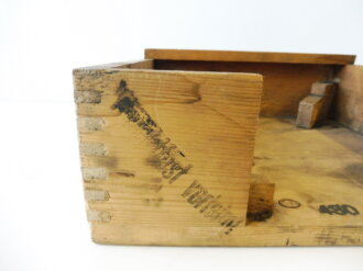 Transportkasten aus Holz für Tellermine 42 der Wehrmacht datiert 1943, grob gereingtes Stück