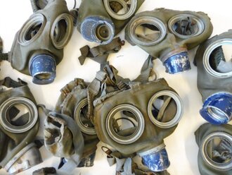 15 Stück Gasmasken Wehrmacht defekt