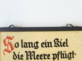 Kriegsmarine , Erinnerungskachel  15 x 15cm, Anker und Reichskriegsflagge aufgelegt, die Flagge hat sich gelöst