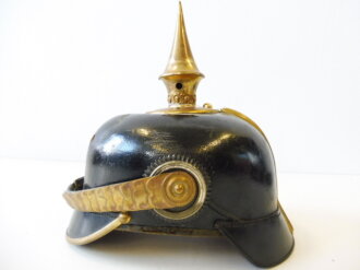 Preußen, Pickelhaube für Offiziere der Infanterie. Die beiden Splinte sind Kopien und dienen nur zum übergangsmäßigen befestigen der Spitze