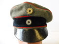 1. Weltkrieg, feldgraue Schirmmütze mit schwarzem Besatz, dieser wohl in der Zeit nachträglich angebracht , darunter das ursprüngliche rot. Kopfgrösse 56