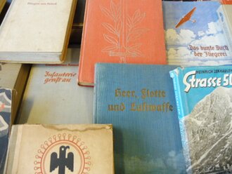 Konvolut Bücher, alles was auf den Bildern zu sehen ist, nicht auf zustand und vollständigkeit überprüft