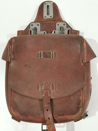 Packtasche für Berittene Modell 1940 datiert 1940. Mit der seltenen Sattelhalterung.