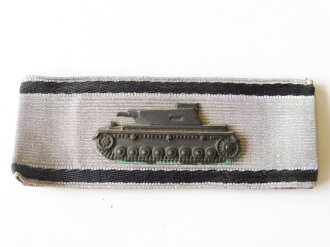 Sonderabzeichen für das Niederkämpfen von Panzerkampfwagen durch Einzelkämpfer, sogenanntes Panzervernichtungsabzeichen.
