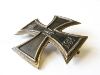 Eisernes Kreuz 1.Klasse 1914, auf der Nadel markiert "800" leicht gewölbtes Stück