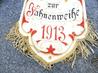 Hessen, große Fahne des Soldaten Verein Herrnsheim 1880-1913. Maße 115 x 130cm, guter Zustand. Dazu ein Fahnenweihe Band von 1913 sowei ein Jubiläumsband von 1930