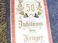 Hessen, große Fahne des Soldaten Verein Herrnsheim 1880-1913. Maße 115 x 130cm, guter Zustand. Dazu ein Fahnenweihe Band von 1913 sowei ein Jubiläumsband von 1930