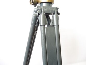 Gestell für eine Optik der Wehrmacht. Aus Teilen gebasteltes Stück, der Zapfen hält z.B. ein Scherenfernrohr, Richtkreis 31 usw.
