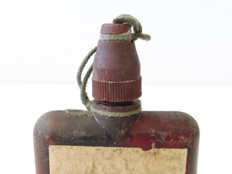 Waffenentgiftungsmittel Wehrmacht datiert 1941, relativ selten, sieht auf den ersten Blick aus wie orangen Hautentgiftungsflaschen, die braunen sind aber Waffenentgiftungsmittel