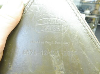 Bundeswehr, Stativ S2 für Feuerleitgerät. Überlackiertes Stück in Tragevorrichtung