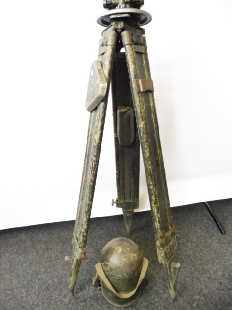 U.S. Army WWII, Field artillery Aiming Circle M2 with cover and tripo