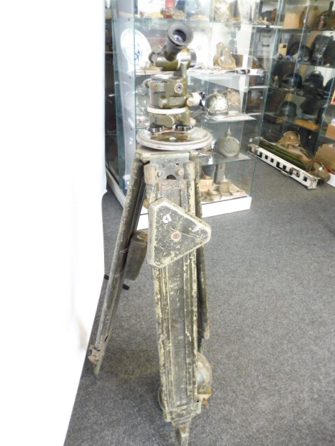 U.S. Army WWII, Field artillery Aiming Circle M2 with cover and tripo